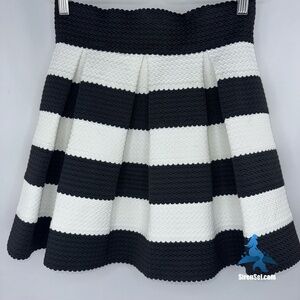1170 Dina Be (also known as Aina Be) Striped Textured Skirt - M - Black / White